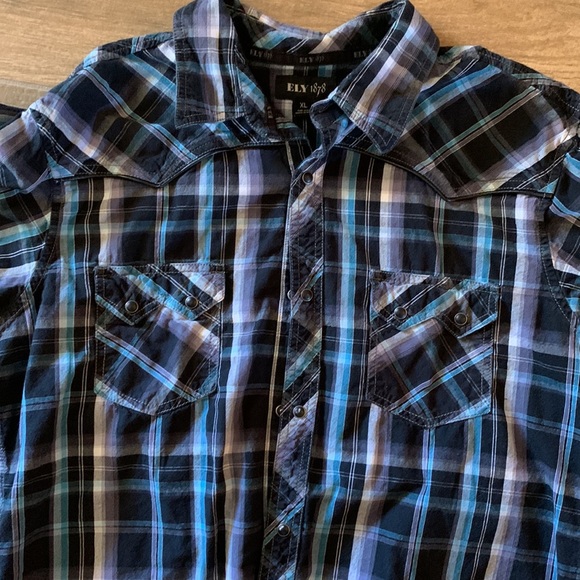 ELY button up - Picture 3 of 3